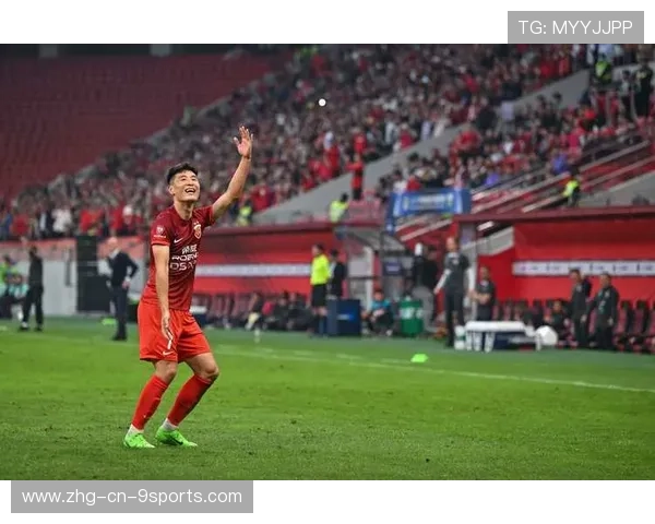 上海海港中场连贯推进责任感十足